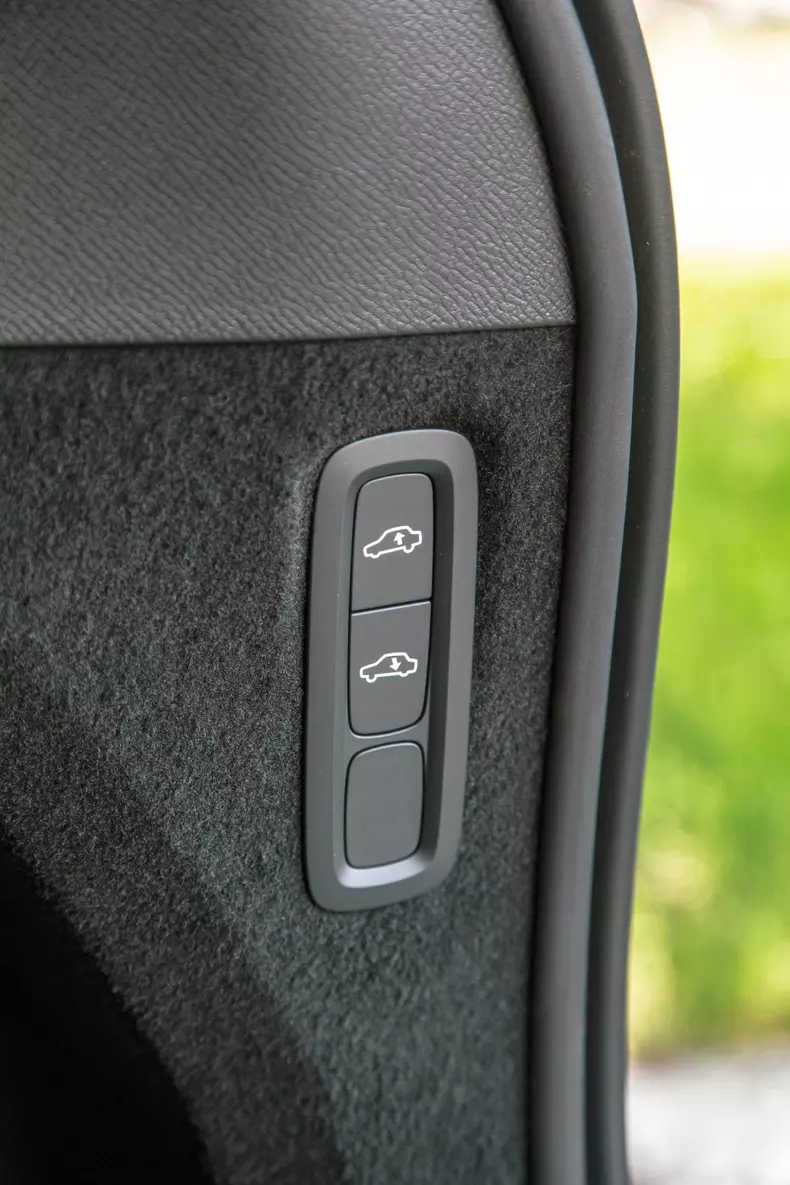 Volvo XC90 low res 061