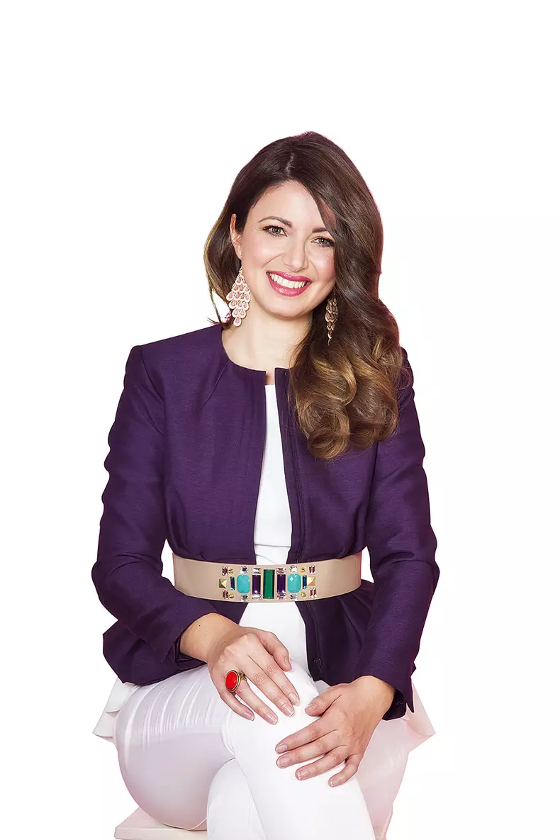 Cristina Ilona Dincă, Doctor-în-litere, 34 de ani, Bucureşti