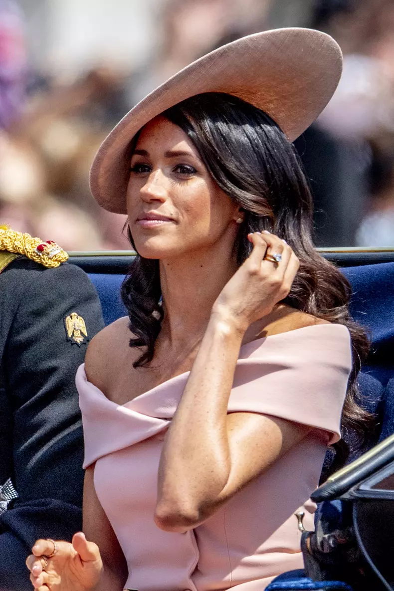 Motivul pentru care Meghan Markle poartă doar rochii roz