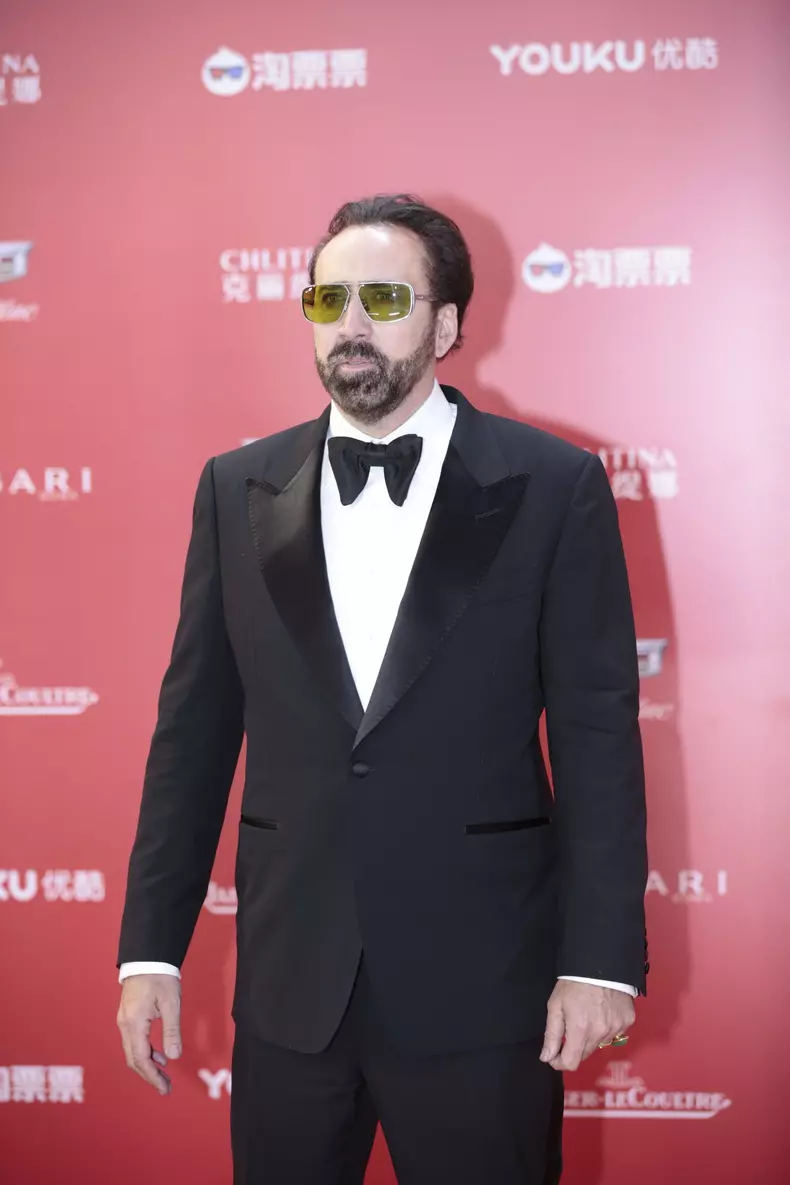 Cu geacă de blugi și pălărie așa a apărut pe covorul roșu un celebru actor