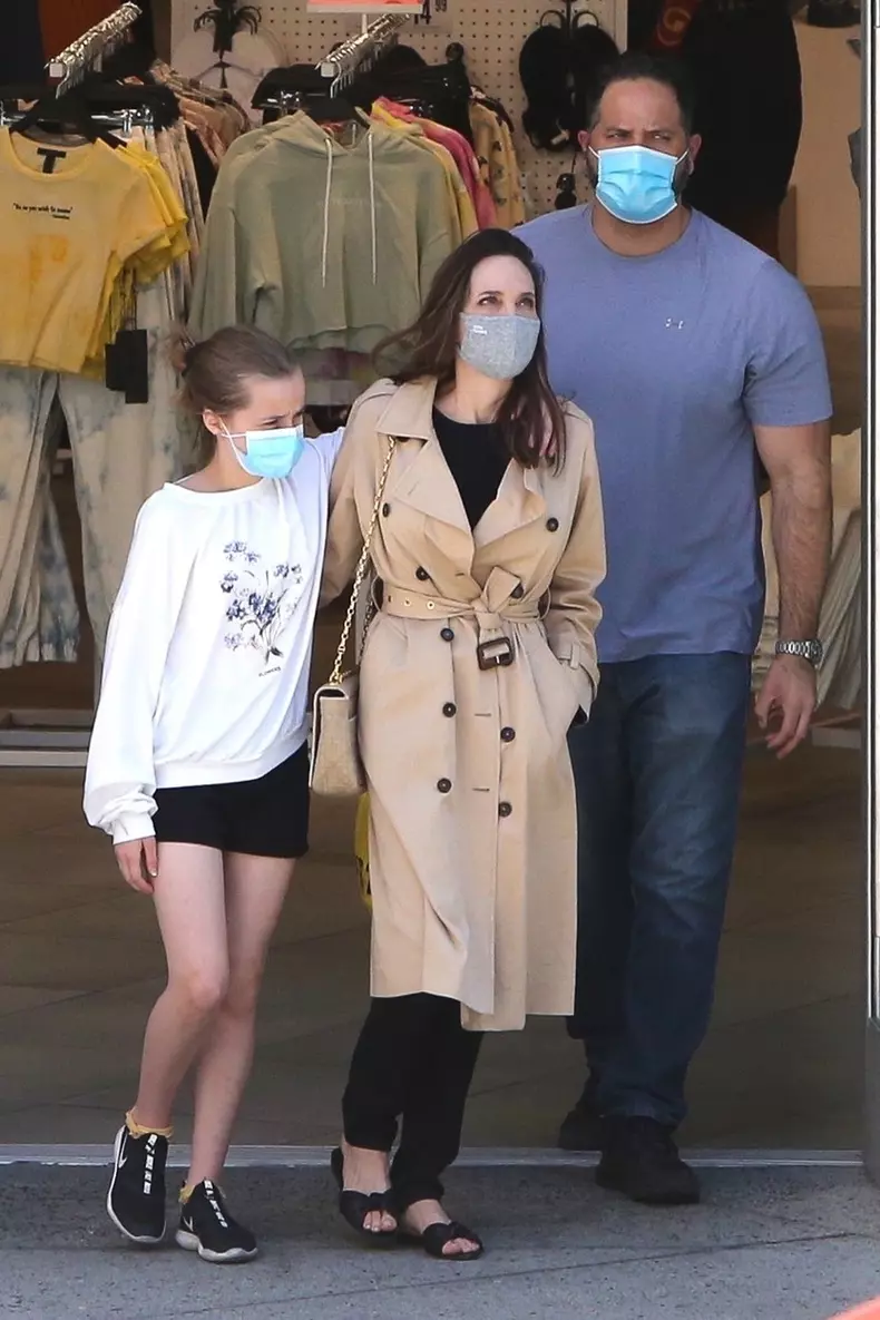 *EXCLUSIVE* Angelina Jolie and Vivienne Jolie-Pitt get some shopping done at Forever 21