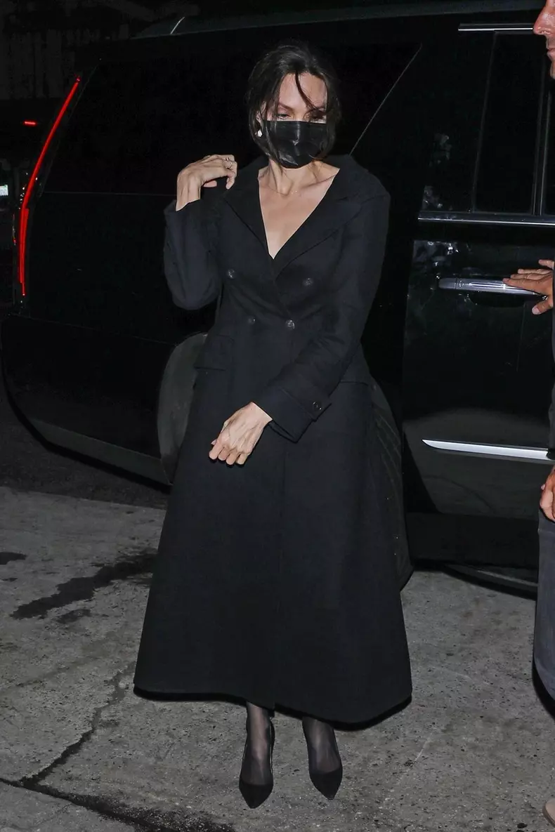 *PREMIUM-EXCLUSIVE* Angelina Jolie and The Weeknd enjoy a romantic dinner together at Giorgio Baldi **WEB EMBARGO UNTIL 2PM PDT ON 09/27/21**