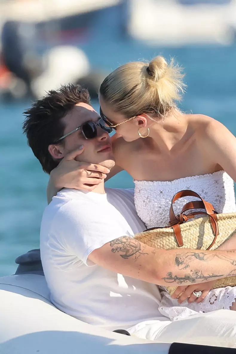 Brooklyn Beckham et sa femme Nicola Peltz à leur départ du Club 55 à Saint-Tropez