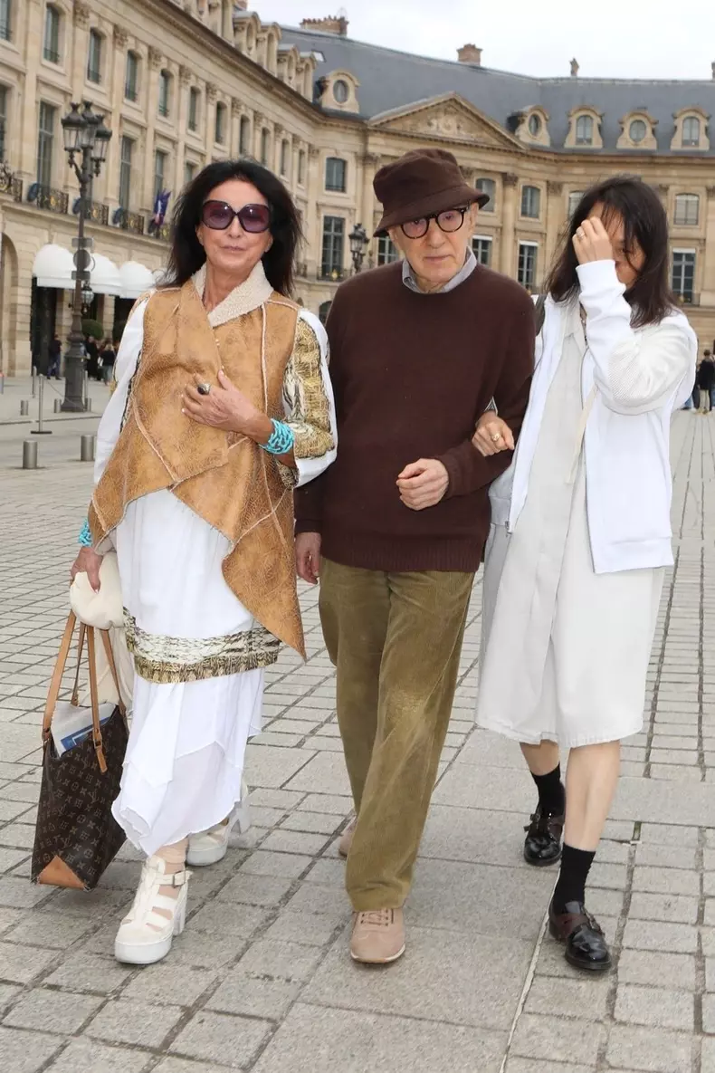*EXCLUSIVE* Woody Allen and wife brave the rainy weather during a stroll around Paris!