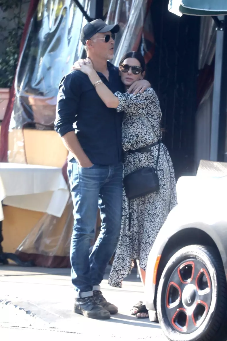 *PREMIUM-EXCLUSIVE* Sandra Bullock's longtime partner Bryan Randall has passed away at age 57 following battle with ALS **FILE PHOTOS**