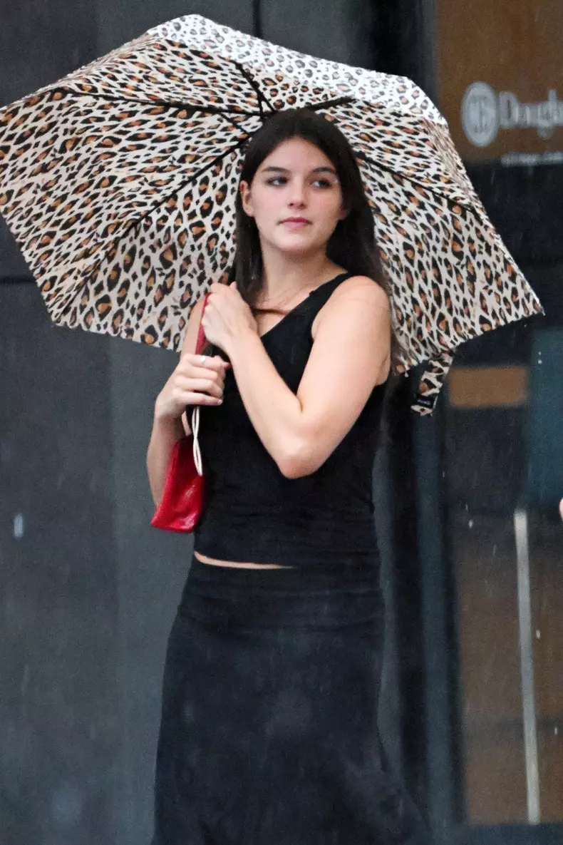 Suri Cruise Shelters From The Rain In Brooklyn