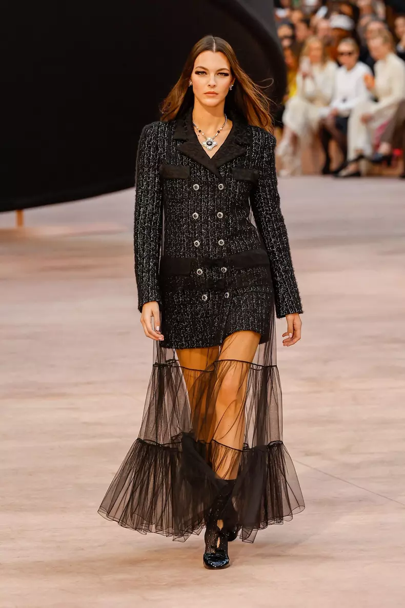 Défilé Chanel Mode Féminine Prêt-À-Porter Automne/Hiver 2025-2026 lors de la Fashion Week de Paris (PFW) au Grand Palais