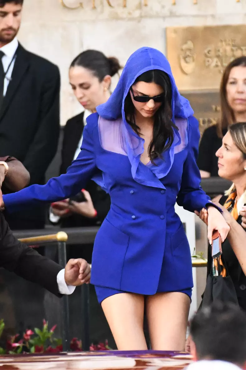 Kendall Jenner   Leaves The Hotel To Attend The Final Celebration Of The Bezos Wedding - Venice