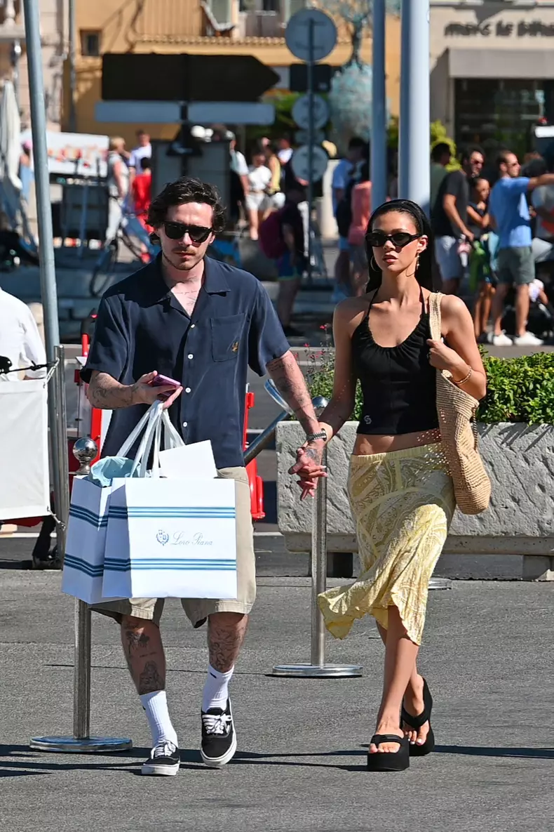 Brooklyn Beckham et sa femme Nicola Peltz sont allés faire du shopping chez Loro Piana à Saint-Tropez
