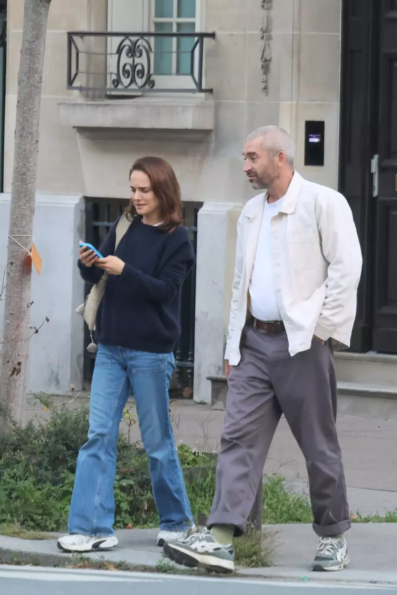 Natalie Portman And Tanguy Destable Take A Beautiful Stroll In Paris - 30 Sep 2025