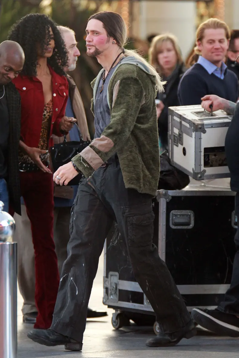 **EXCLUSIVE** Jim Carrey cuts his cheek with a switch blade while playing a street magician nicknamed 'The Brain Rapist' on set of the new movie "Burt Wonderstone" in Las Vegas