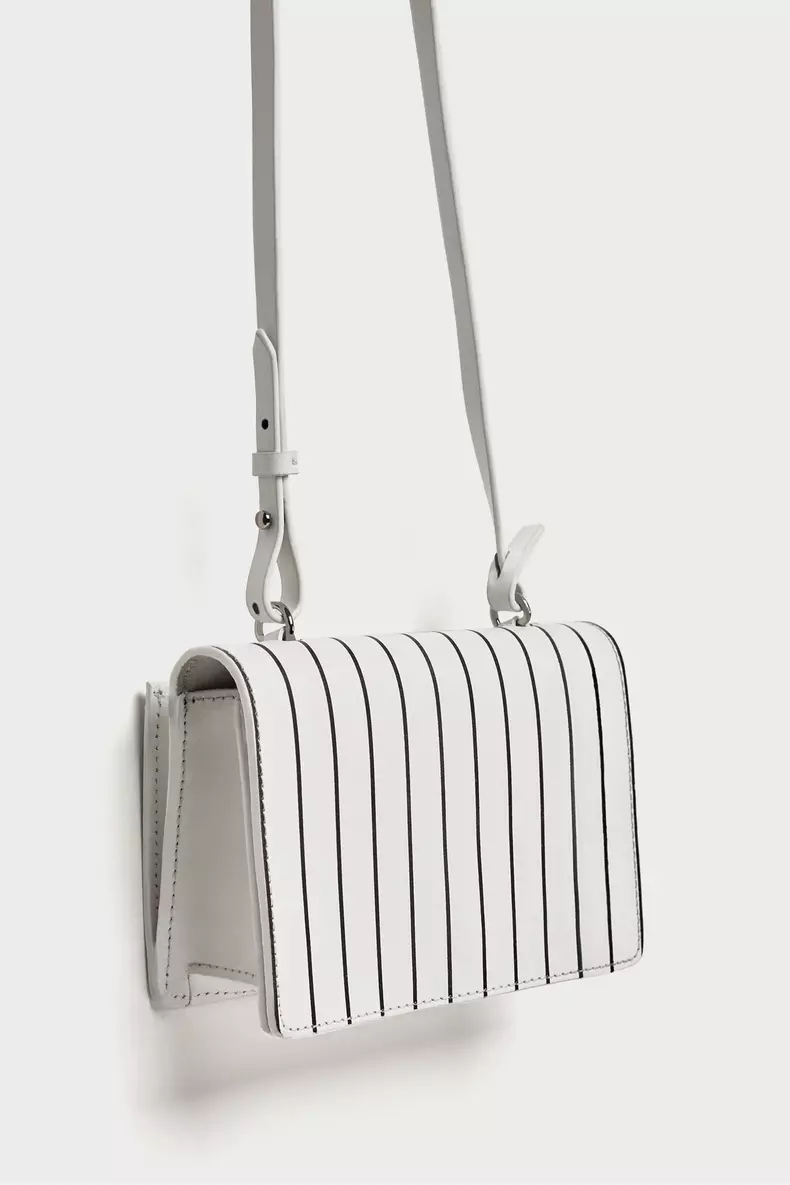 Geanta cu banduliera si dungi contrastante, Zara, 149,90 lei