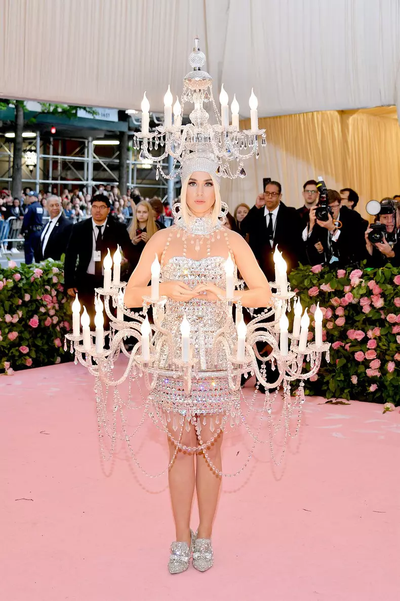 Katy Perry într-o ținută Moschino (2019)