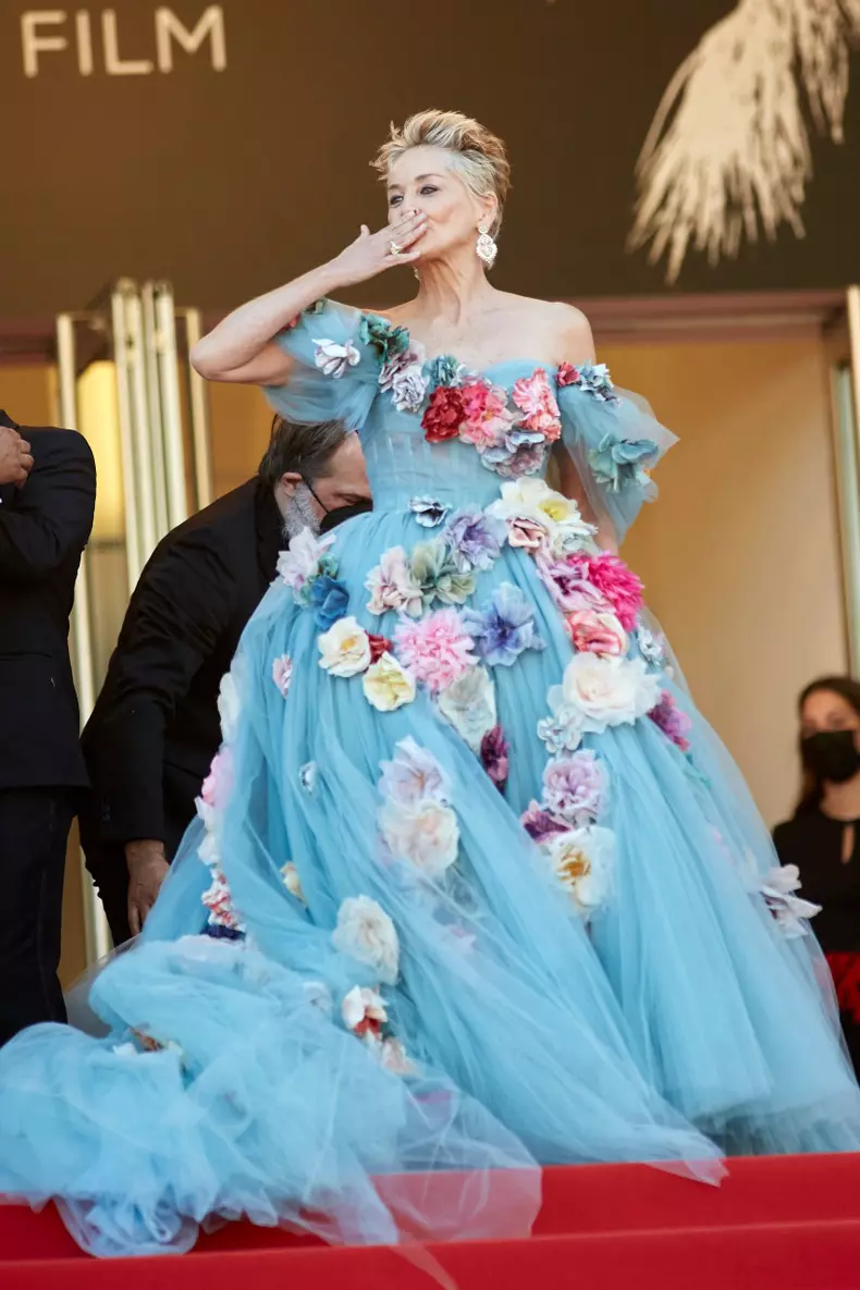 23. Sharon Stone în Dolce & Gabbana
