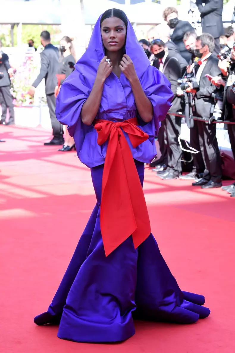 26. Tina Kunakey în Valentino Haute Couture