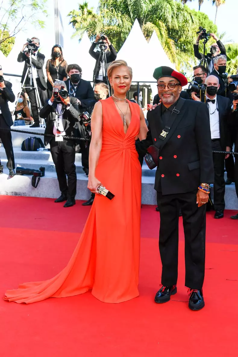 Tonya Lewis Lee în Valentino alături de Spilke Lee