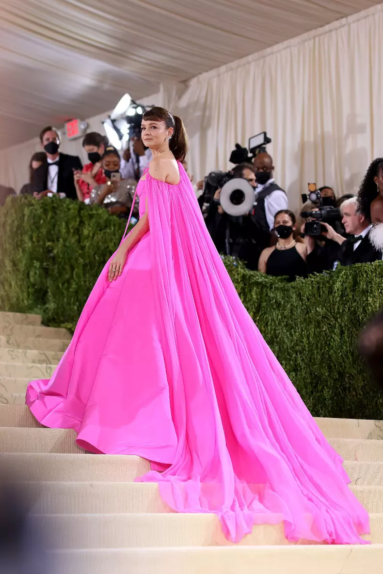 Carey Mulligan în Valentino Haute Couture 2021 (2)