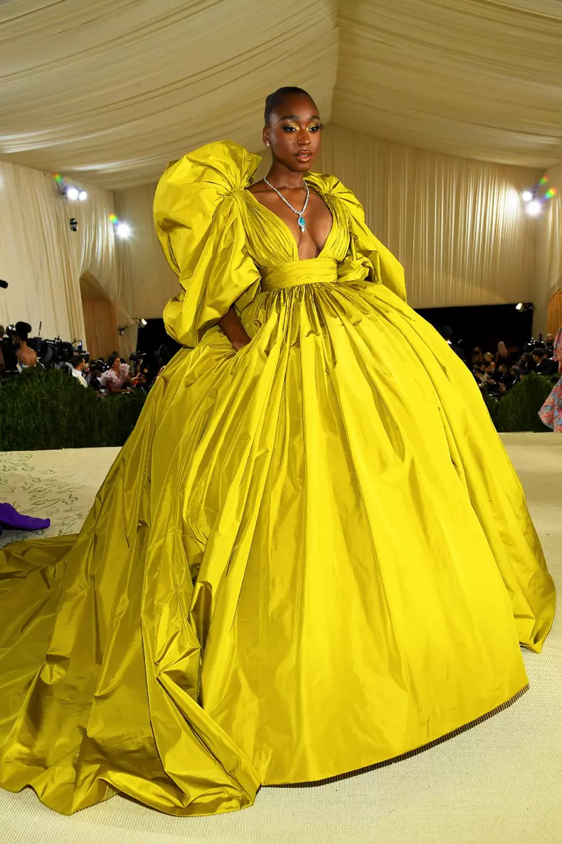 Normani în Valentino Haute Couture
