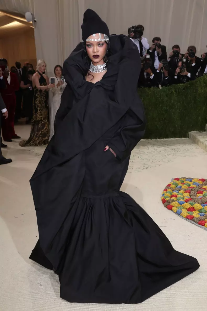 Rihanna în Balenciaga