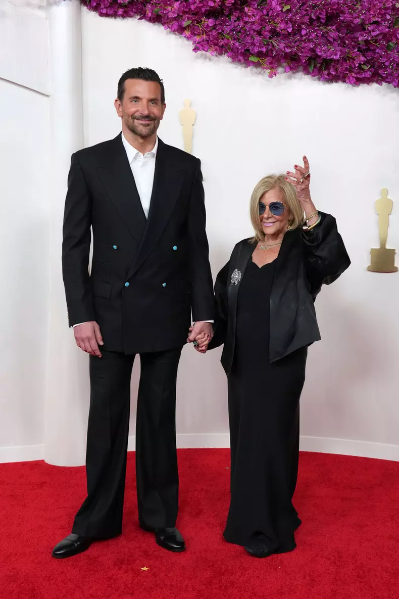 Bradley Cooper si mama lui, Gloria Campano