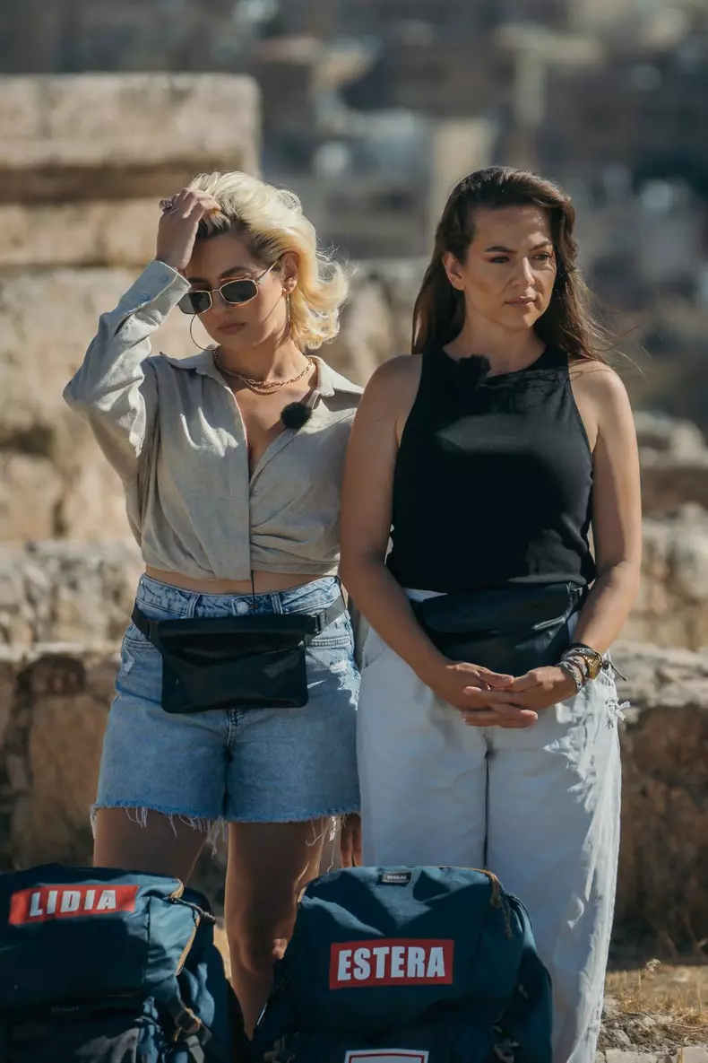 Lidia Buble și sora ei, Estera (13)