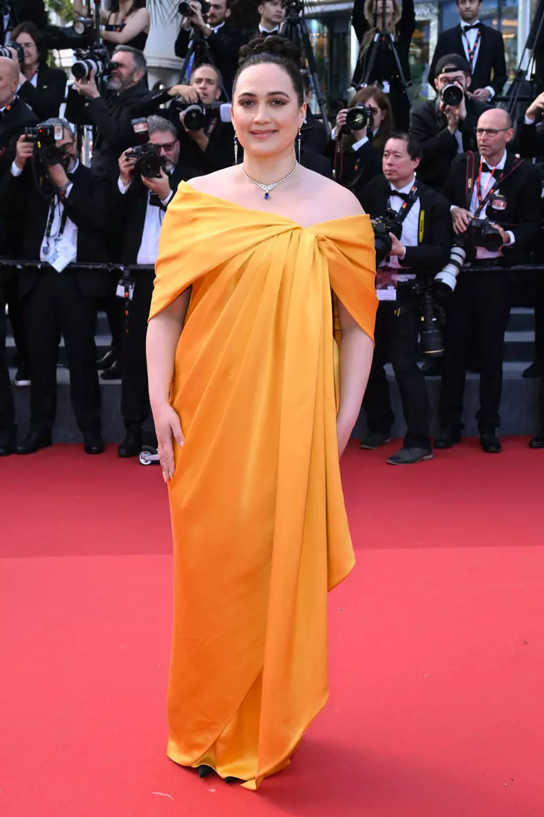 Lily Gladstone, ținută Balenciaga