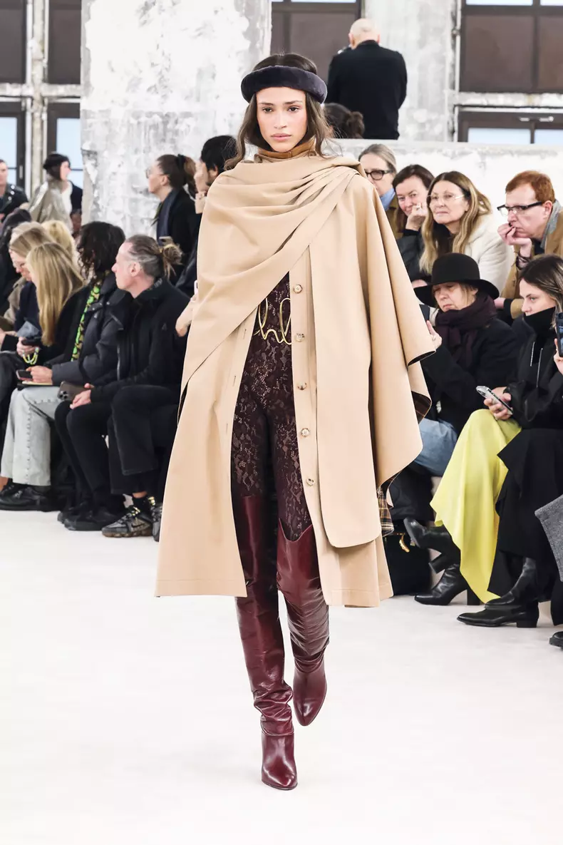 OVER THE SHOULDER (Chloé)