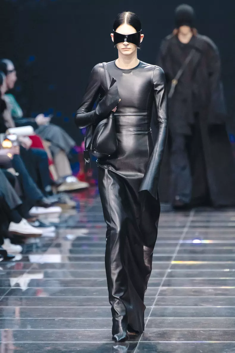 XENA, PRINȚESA (NU CHIAR) RĂZBOINICĂ (Balenciaga)