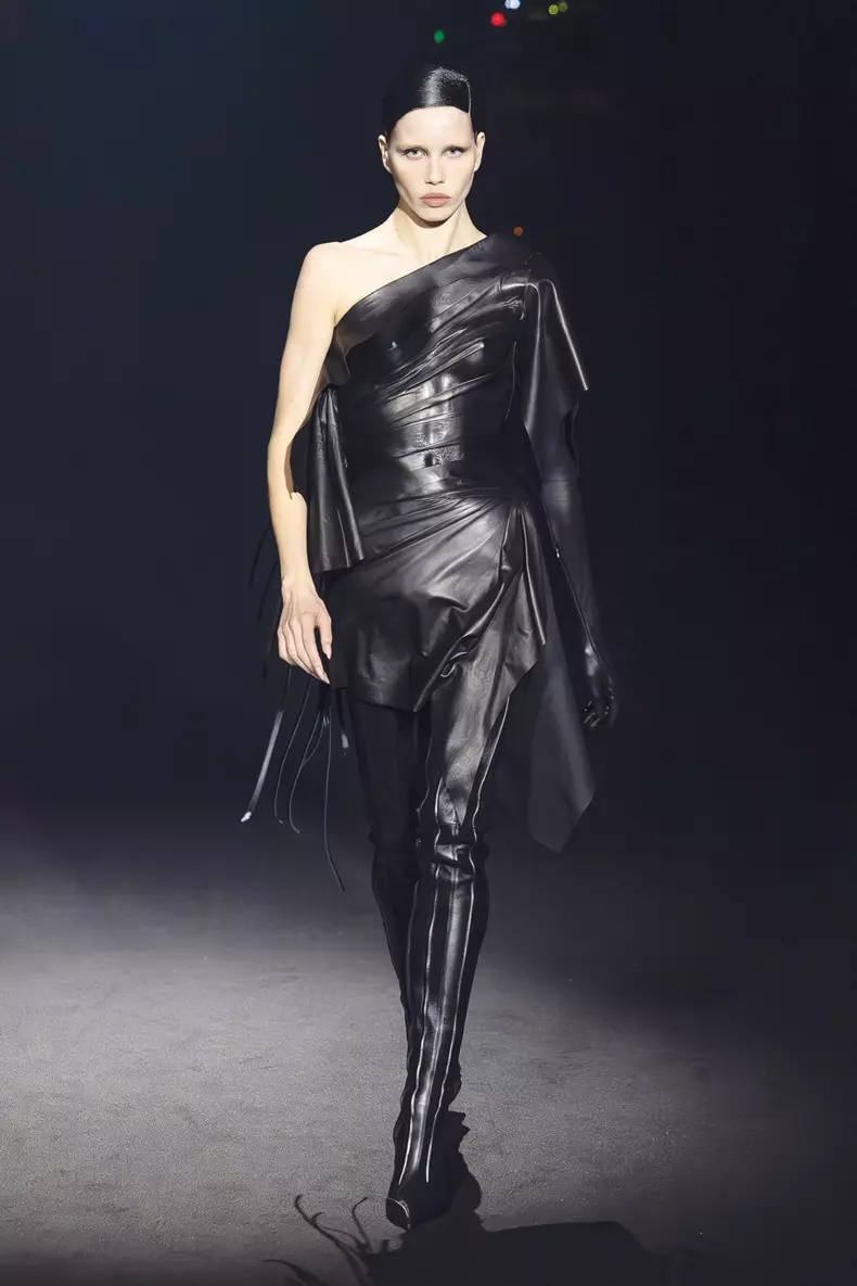 XENA, PRINȚESA (NU CHIAR) RĂZBOINICĂ (Mugler)