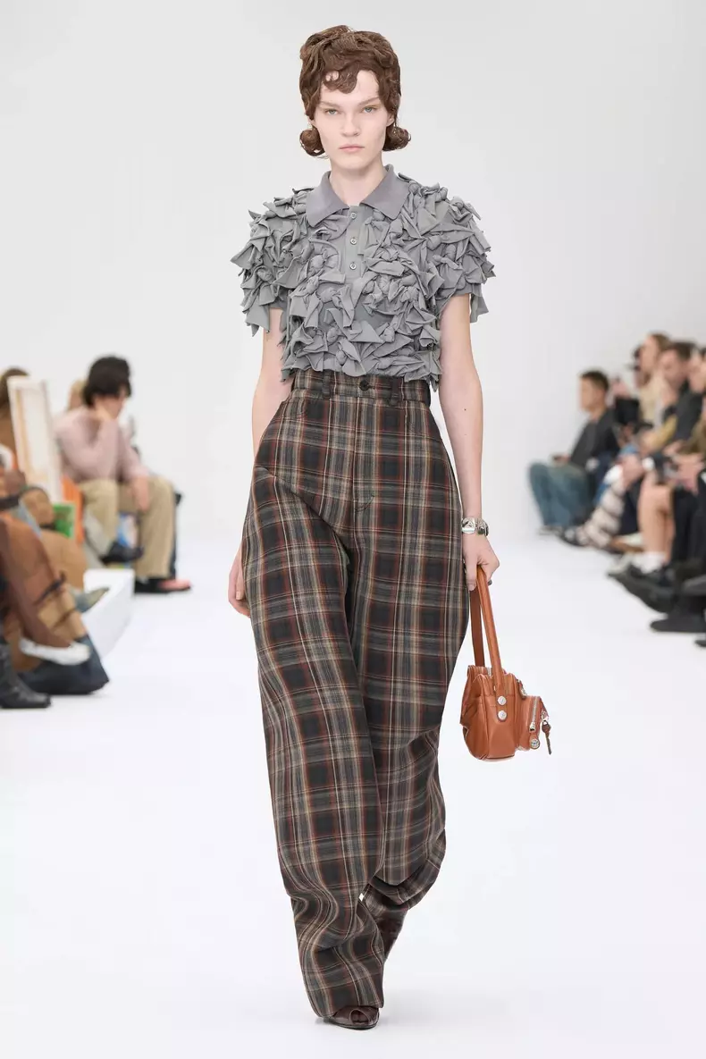 Acne Studios Womenswear Spring 2025 Ready-To-Wear Runway Show During Paris Fashion Week - 25 Sep 2024