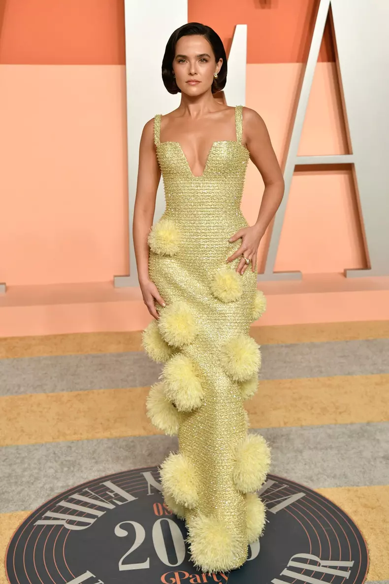 Zoey Deutch, ținută Tamara Ralph couture