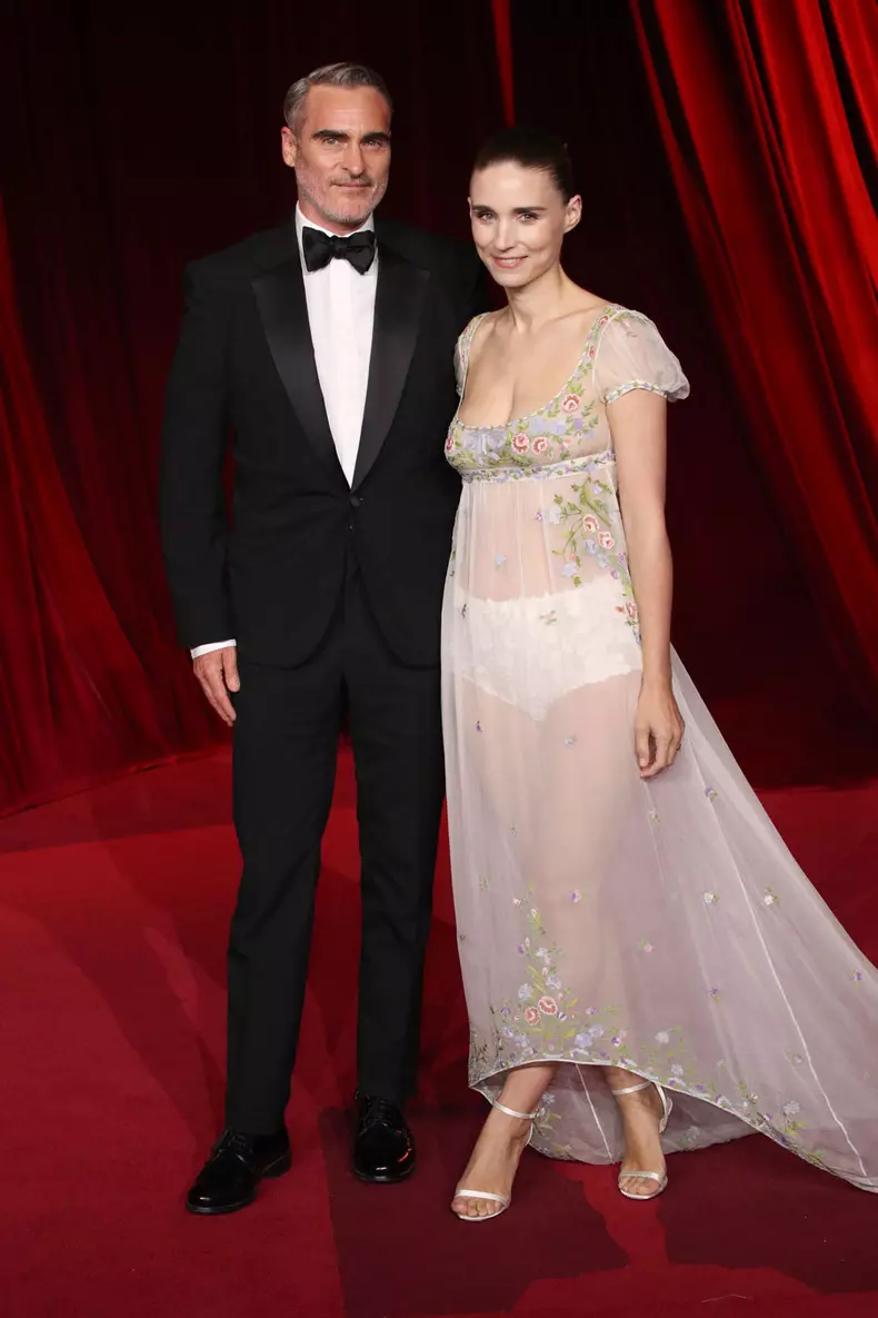 1. Rooney Mara și Joaquin Phoenix