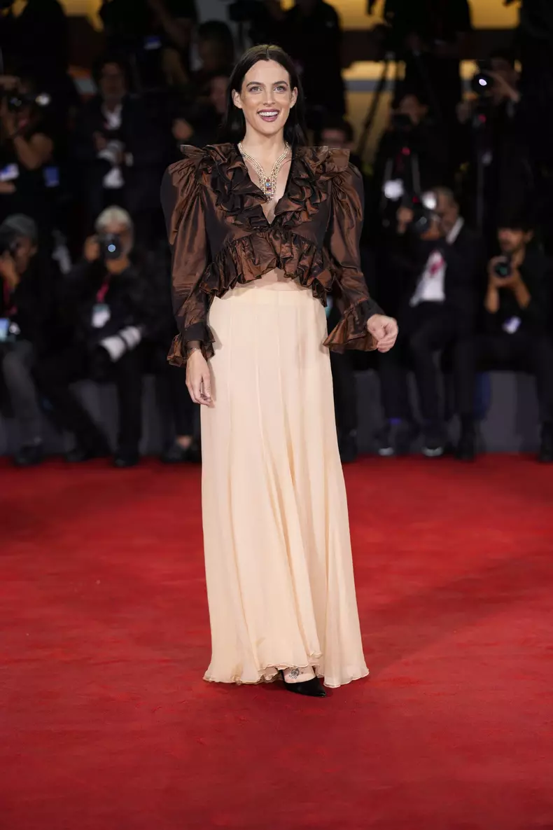 Riley Keough la premiera Jay Kelly