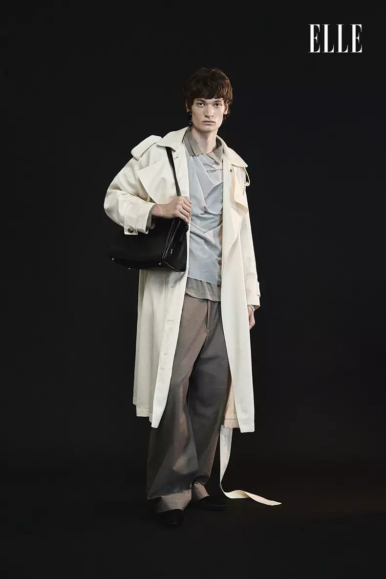 Trenci, top și pantaloni, toate COS; polo Emporio Armani și pantofi Zign Studio, ambele www.zalando.ro; geantă Kachorovska; cercel magazinul Vintage Lady.