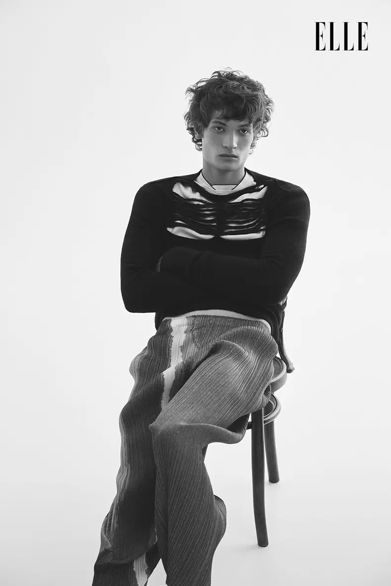 Top COS; pulover Rick Owens și pantaloni Pleats Please Issey Miyake, ambele magazinul Entrance.