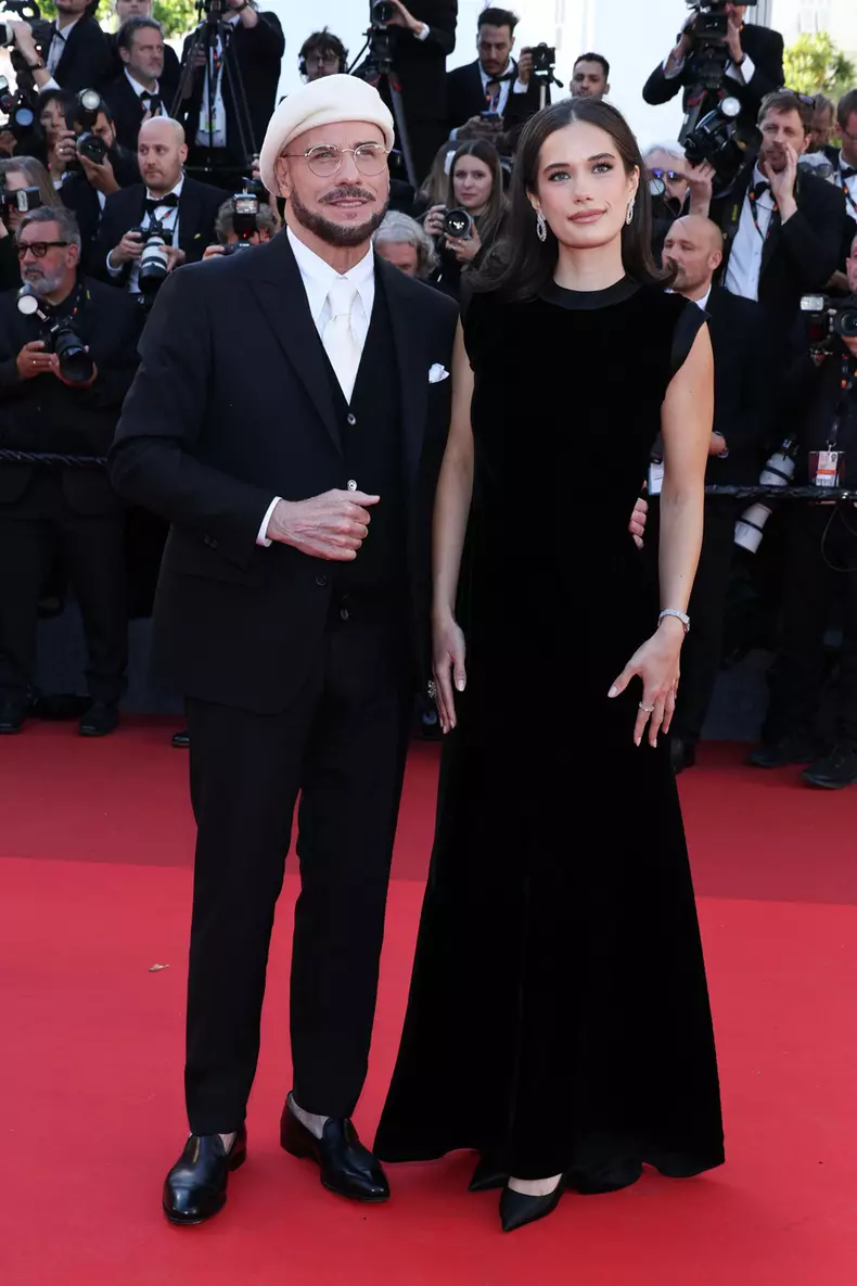 John Travolta & Ella Bleu Travolta (ținută DIOR)