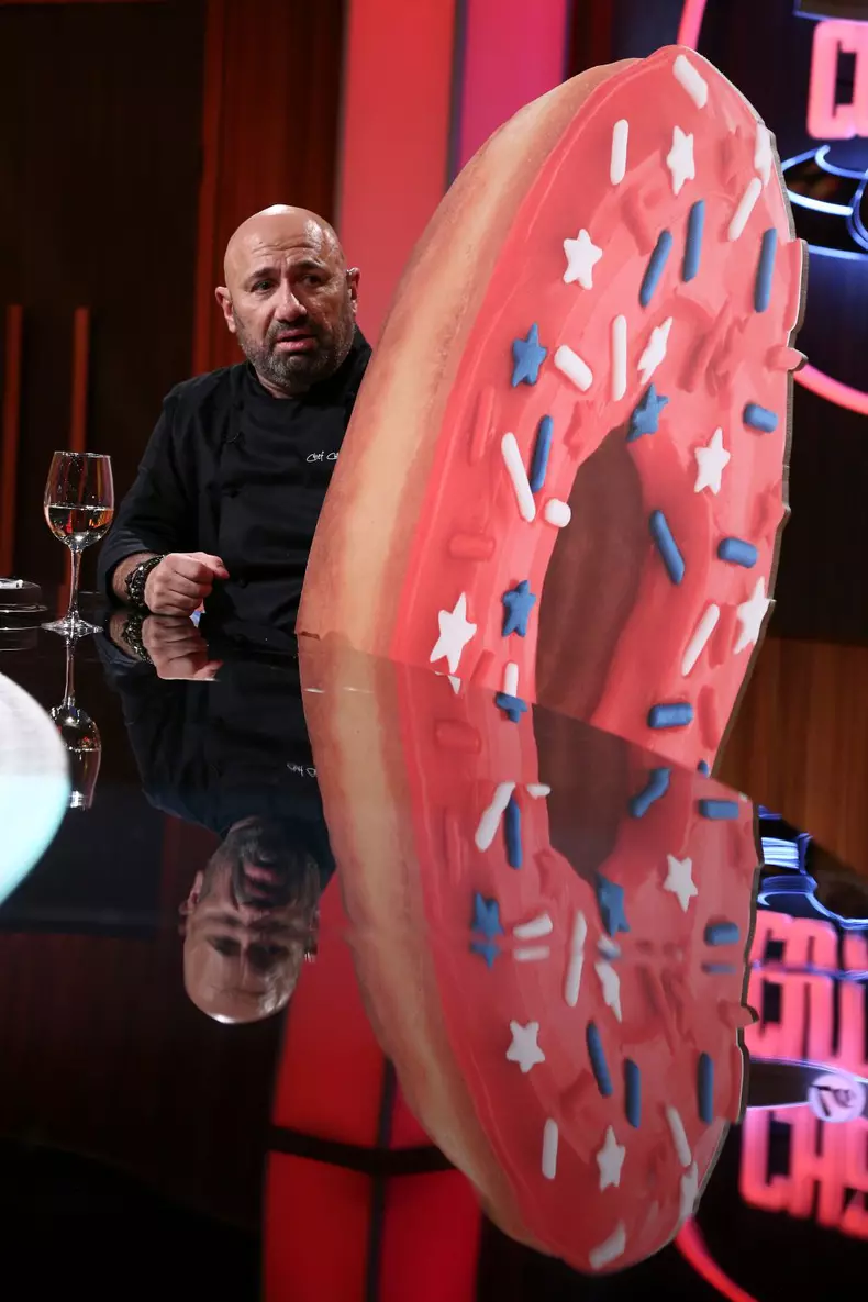Chefi la cuțite 27 aprilie 2021. Invitații speciali ai serii, Cocuța și Bogdan Boantă, le fac o surpriză chefilor (7)