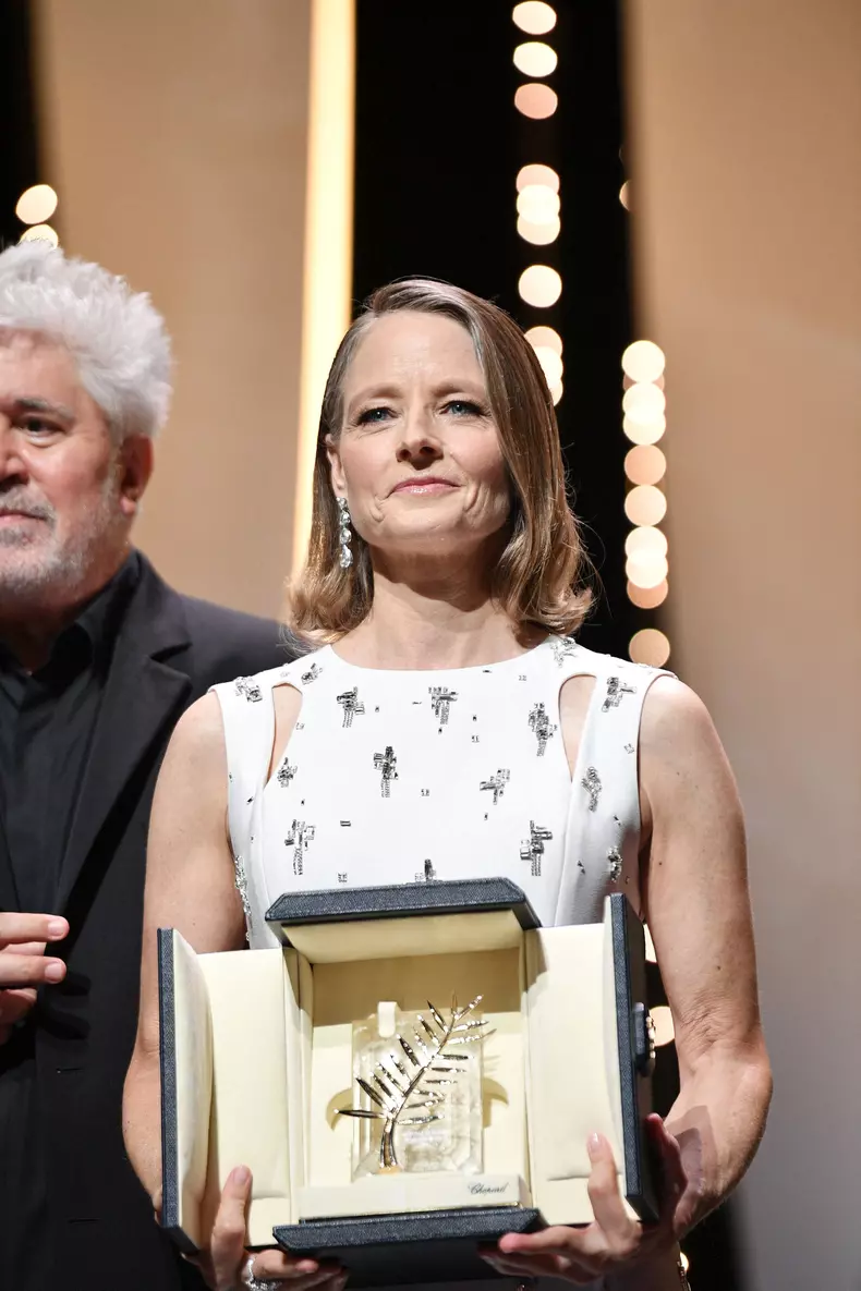Jodie Foster poses with a Palme d'Or Life Achievement Award - Cannes