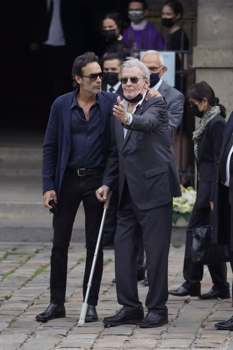 Decizia șocantă luată de Alain Delon. Ce i-a cerut fiului său Anthony