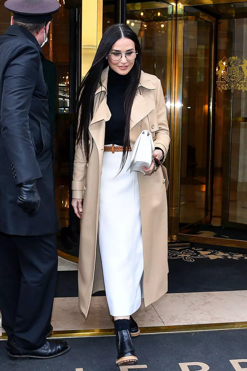 Exclusif - Demi Moore quitte l'hôtel Le Bristol à Paris