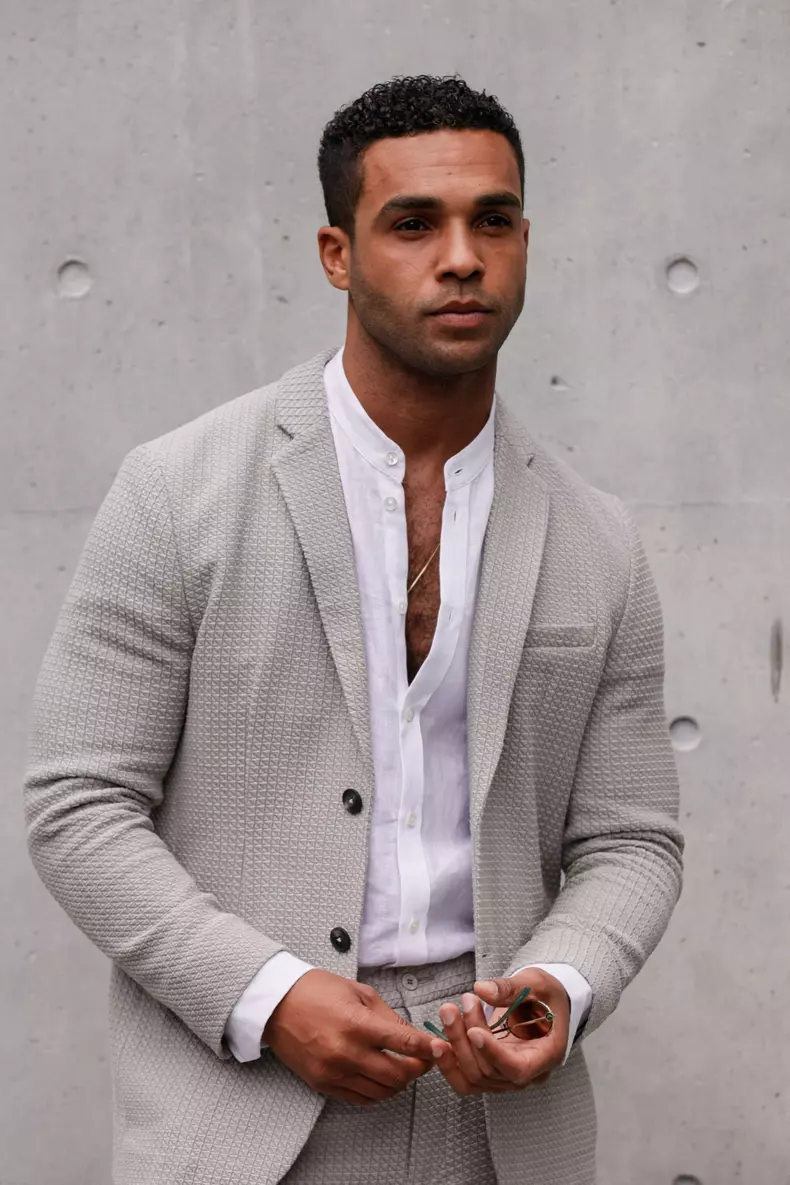 Lucien Laviscount, Alfie din „Emily in Paris”, se întoarce în sezonul 3 al serialului Netflix