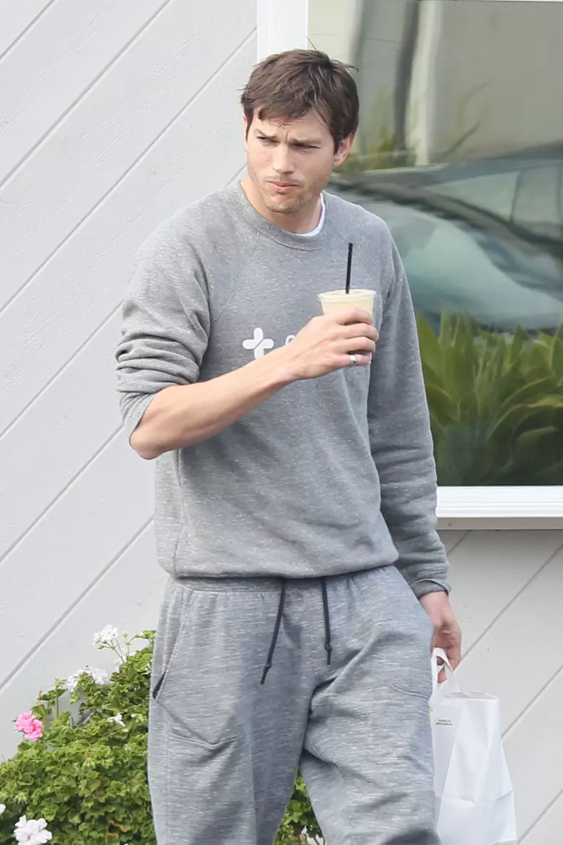 Ashton Kutcher and wife Mila Kunis go grocery shopping during rare public outing with their children!