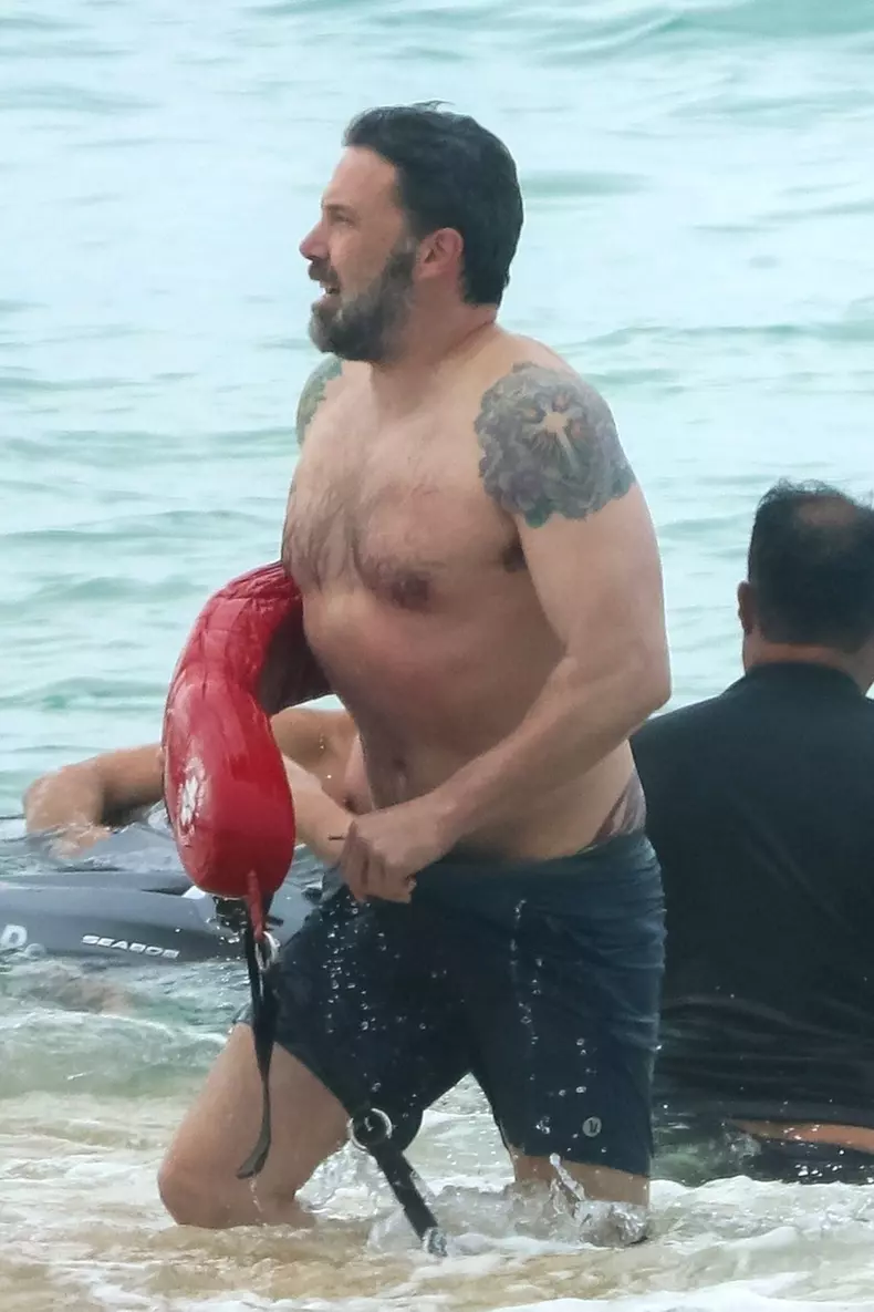 Ben Affleck are pe spate un tatuaj cu pasărea Phoenix