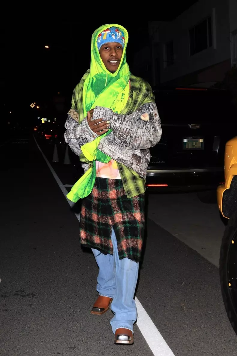 rihanna-iesire-in-oras-cu-iubitul-ei-si-fiul-lor.-cum-s-au-asortat-aap-rocky-si-bebelusul-6