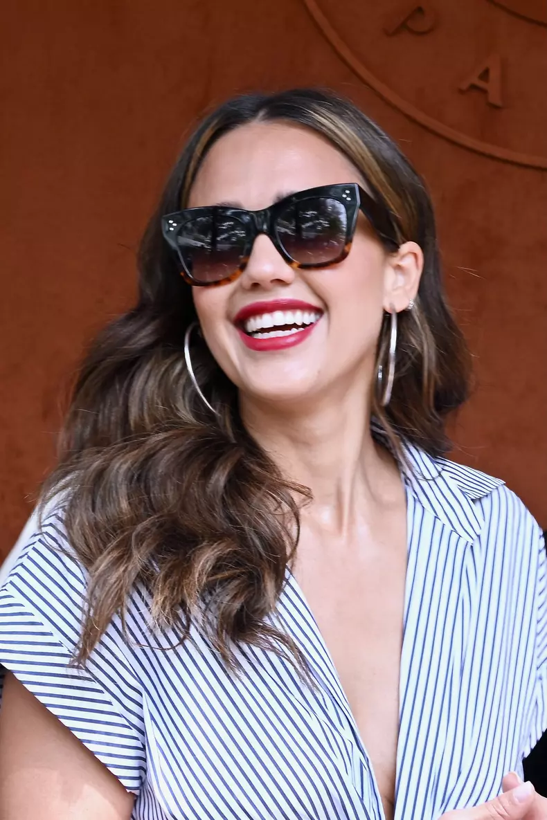 Jessica Alba, apariție rară alături de fiica adolescentă la Roland Garros. Seamănă ca două picături de apă