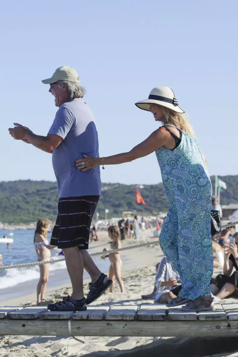 Goldie Hawn și Kurt Russell se iubesc ca-n prima zi. Imaginile surprinse de paparazzi în vacanța din Grecia