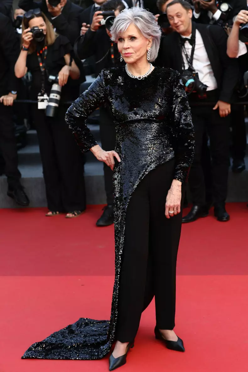 jane-fonda-in-scaun-cu-rotile-in-aeroport-3