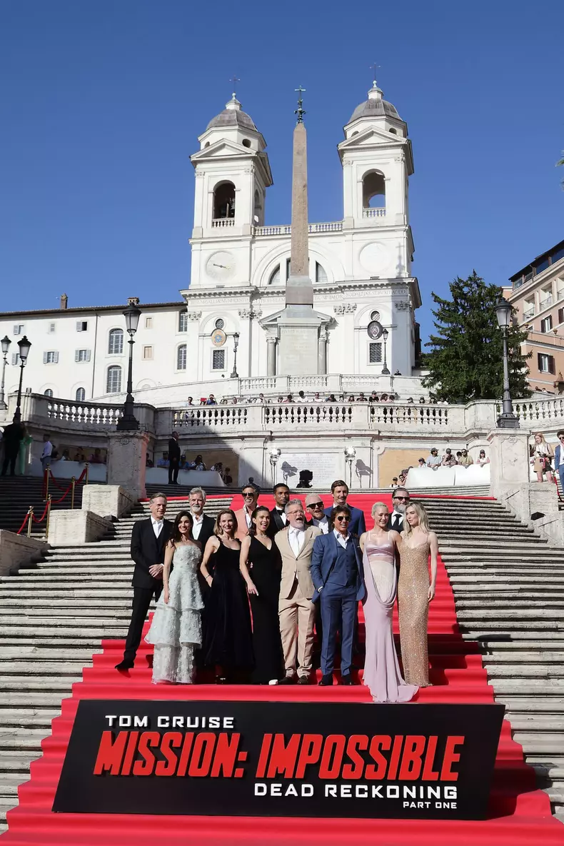 Tom Cruise, luat cu asalt de fani la Roma. Cum a pozat actorul din Misiune Imposibilă 7 la premiera noului său film