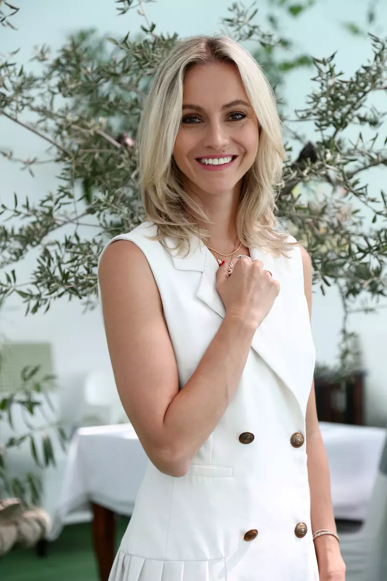Andreea Perju joacă în serialul „Bravo, tată!”. Ce personaj interpretează (5)