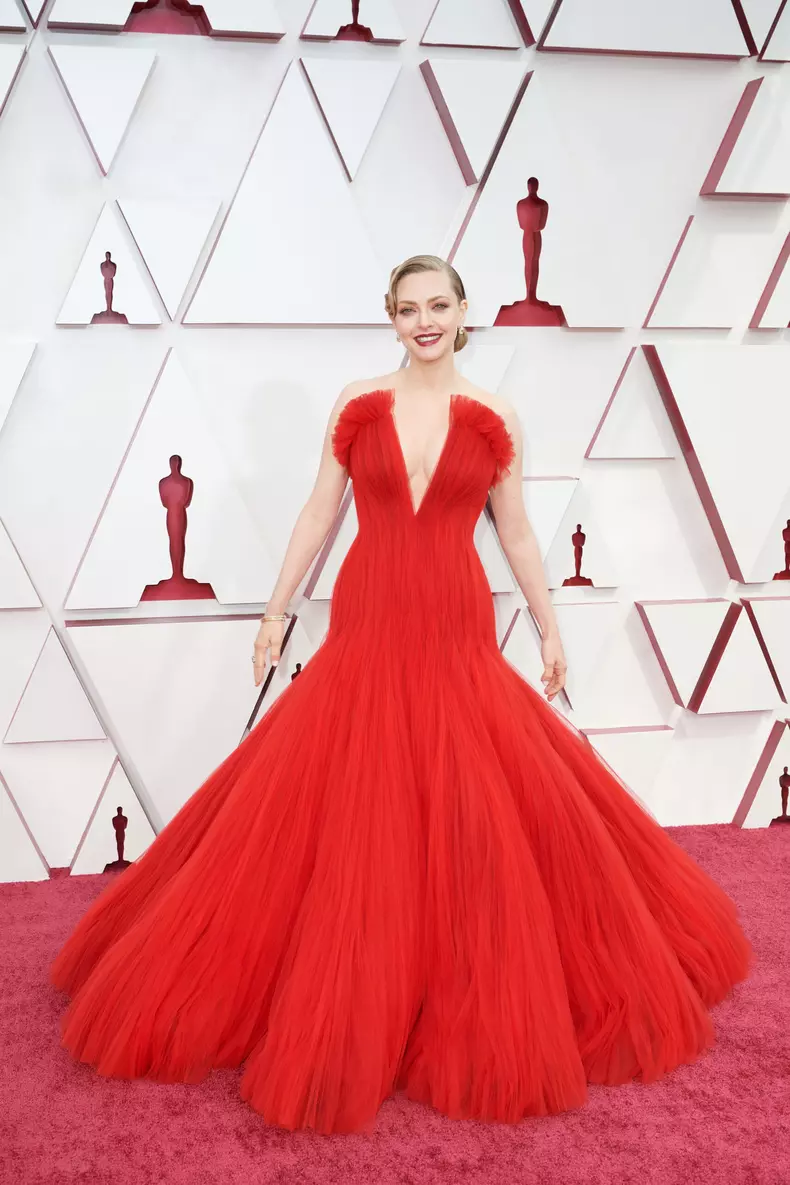 Amanda Seyfried, într-o rochie realizată de fiica ei